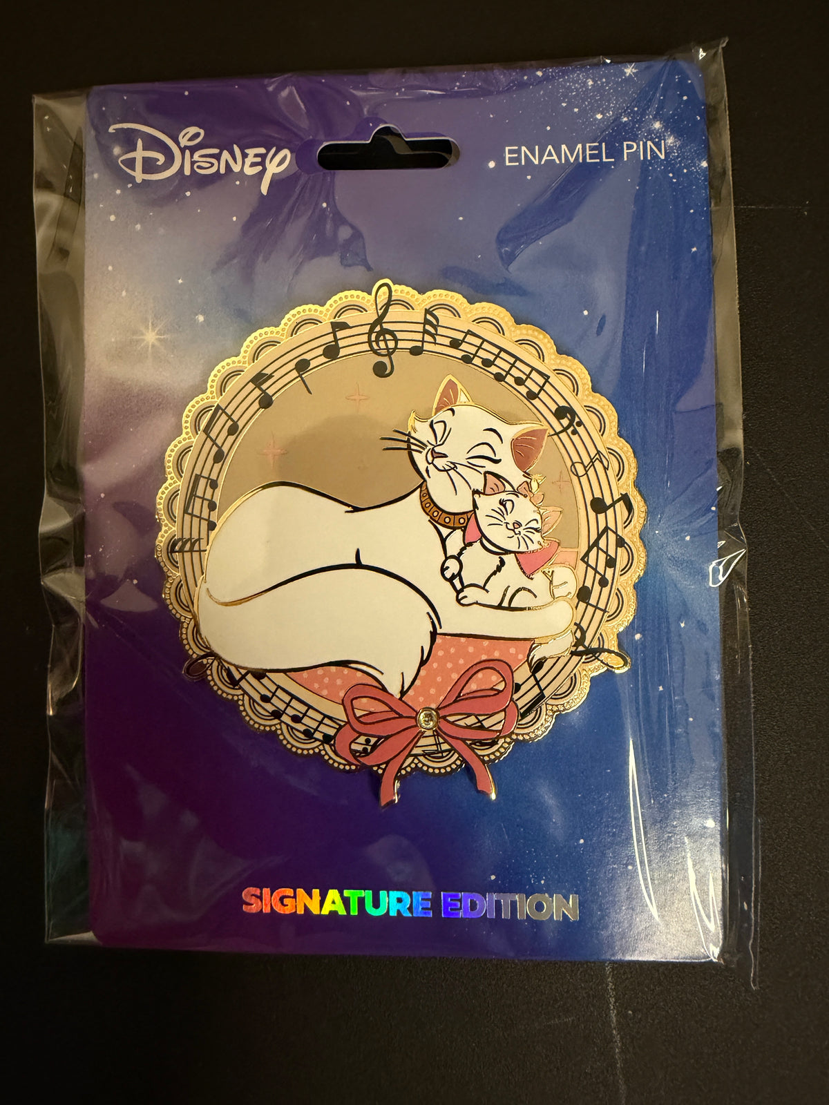 Pink à La Mode Aristocats Duchess and Marie Purrfect Harmony Jumbo Collectible Pin SE500